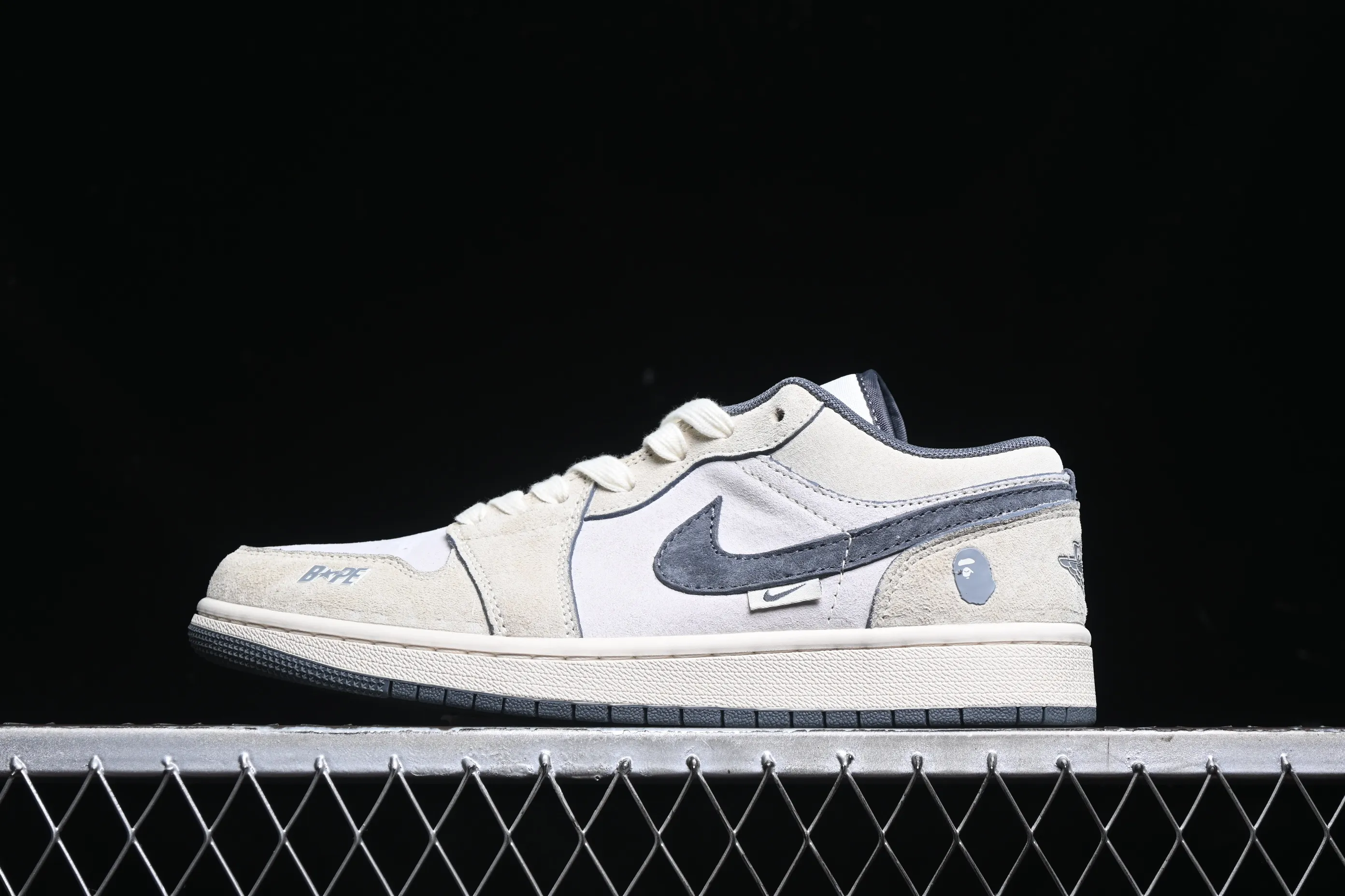 All categories Air Jordan Jordan series basketball shoes Air Jordan 1 Low High-end customized low-top sneakers Air Jordan 1 Low AJ1 Joe 1 Bape joint-Quanzhuba light coffee gray hook High-end customized low-top retro basketball shoes DM9188-008